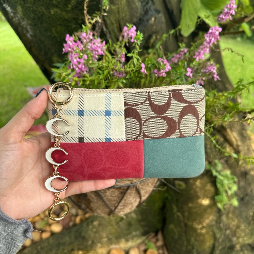 ❗️SOLD❗️Coach Multicolor Patchwork Wristlet